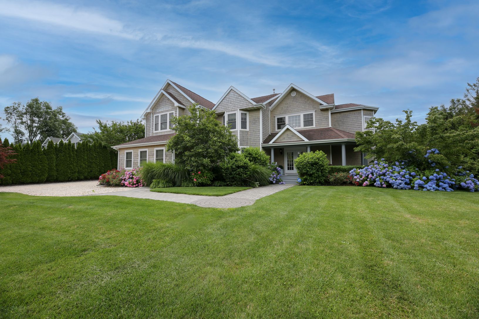  Beautiful Southampton Home near Village