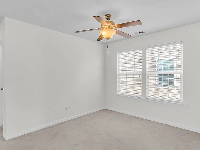 212 Longford Dr — Photo 24