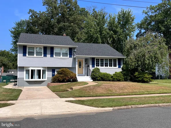 216 Fenimore Ln, Delanco, NJ 08075
