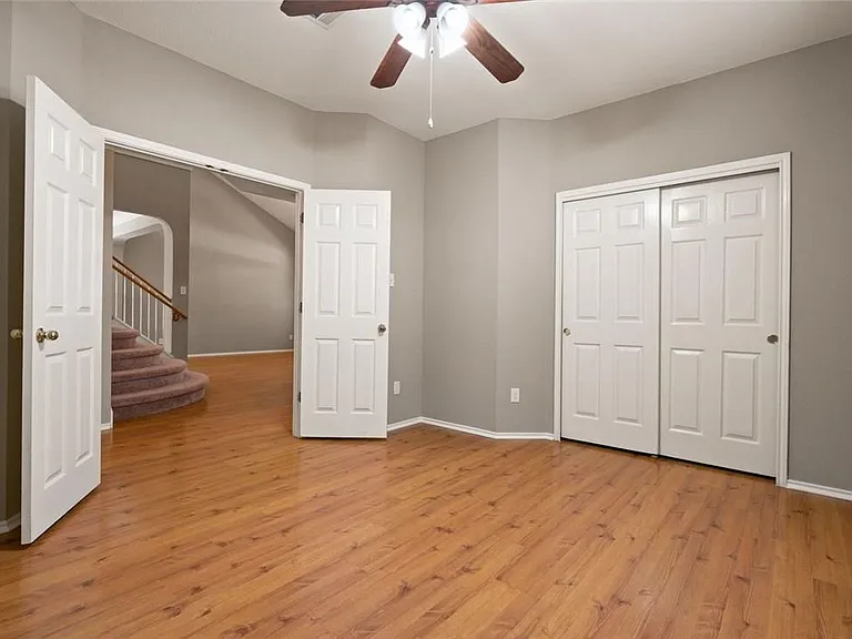 2633 Bolton St — Photo 4