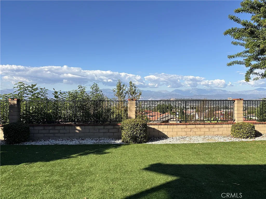 4 bed, 2.5 bath, 2236 sqft, $4,500 — Photo 3