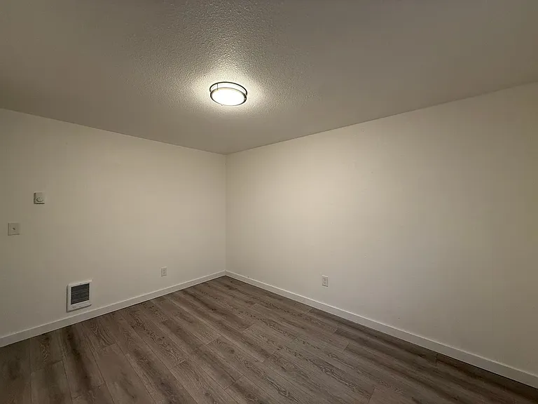 925 Avenue G — Photo 18