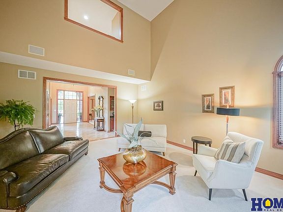 3rd image of 3625 Potomac Ln