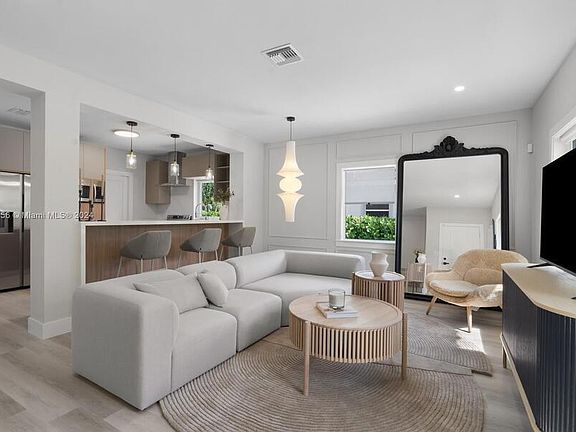 5th image of 4808 University Dr #4808