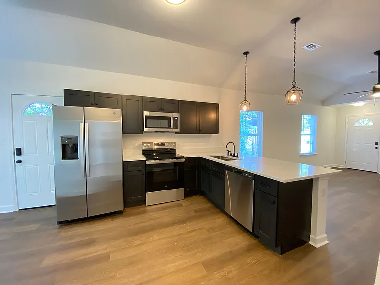 2111 S Oak St — Photo 9