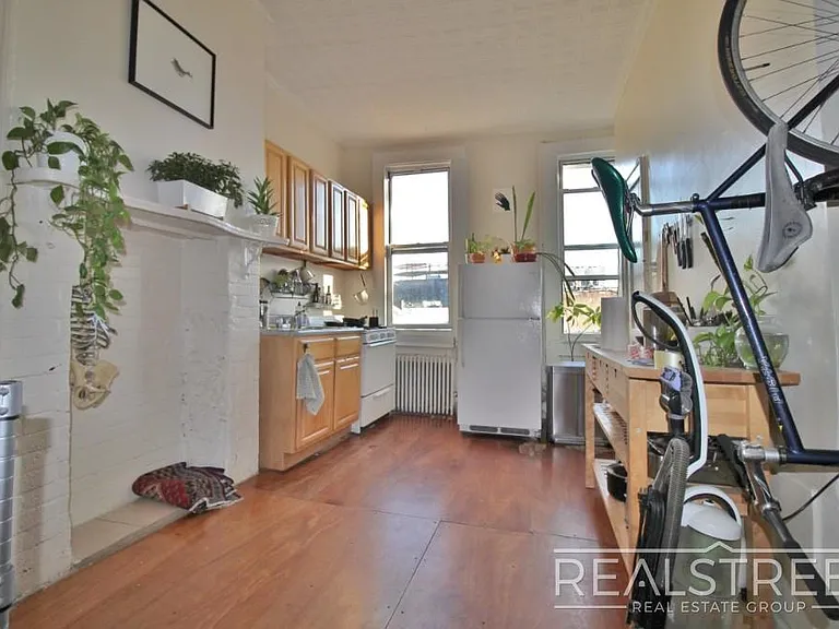 1154 Myrtle Ave #3R — Photo 3