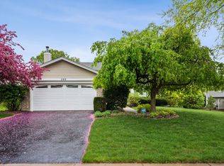 240 Indianwood Ln, West Chicago, IL