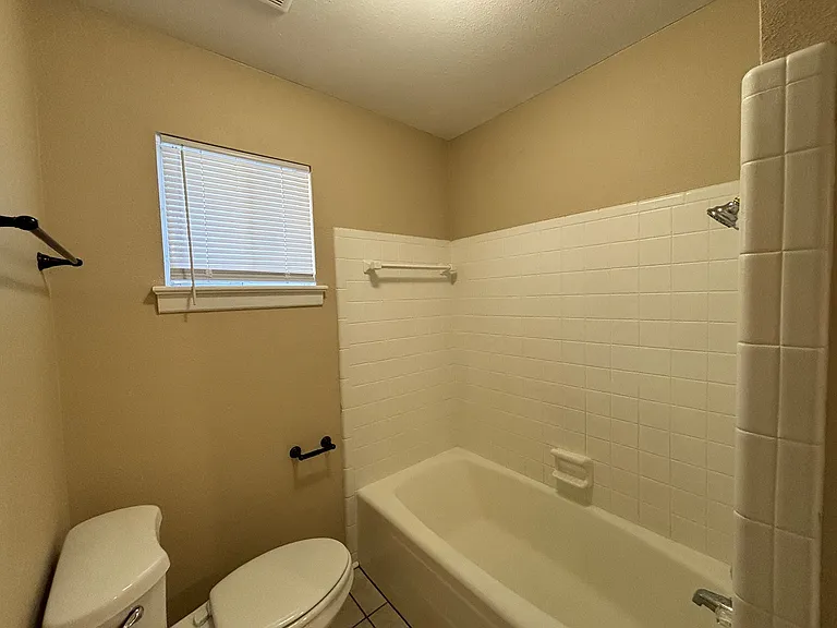 6900 Cloverdale Dr — Photo 7