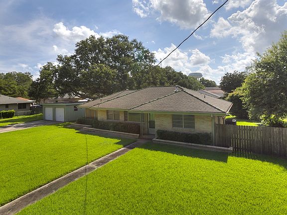 2nd image of 511 Aurora Dr
