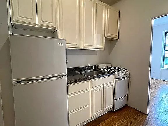 3rd image of 1107 1st Ave APT 1C