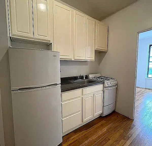 1107 1st Ave #1C — Photo 3
