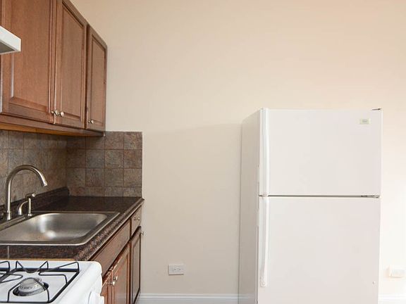 3rd image of 2737 N Spaulding Ave #213