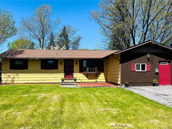 4843 Juneway Dr N, Liverpool, NY 13088