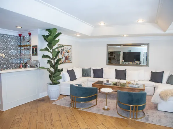 (undisclosed Address), Woodland Hills, CA 91364