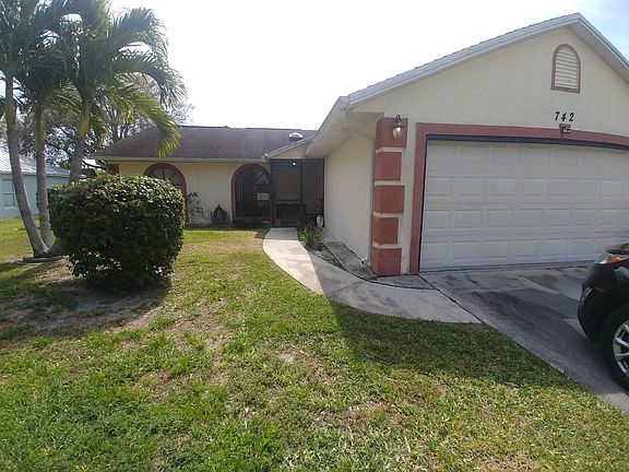 2nd image of 742 SW Jacoby Avenue