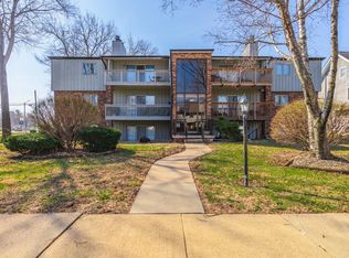 1111 E Jefferson St APT 1, Bloomington, IL 61701