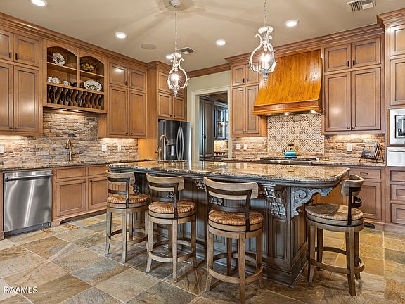 4th image of 219 English Gardens Pkwy