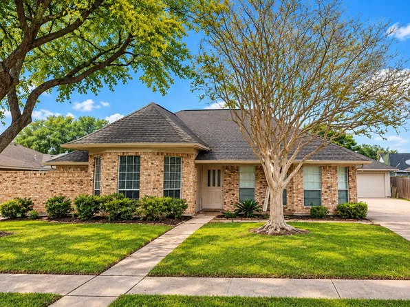 606 Tudor Ct, Deer Park, TX 77536