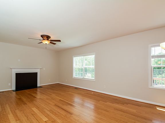 3rd image of 216 Stoney Dr