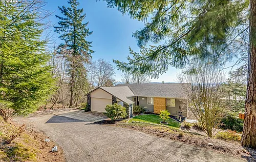 1034 NW Ivy Dr #A Photo 1