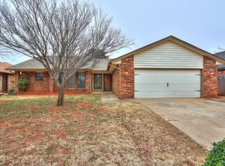 304 Bluegrass Ln, Edmond, OK 73003