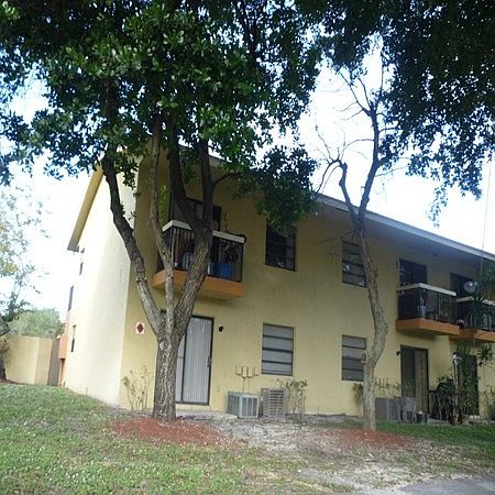 1st image of 4141 Lakeside Dr