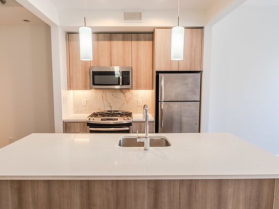 4th image of 15 Park Row #6P