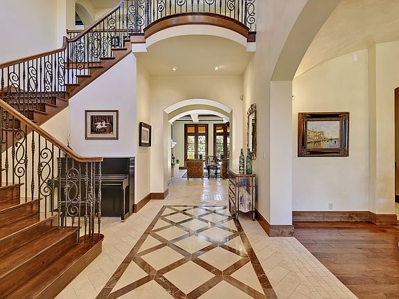 5th image of 377 Cortona Dr