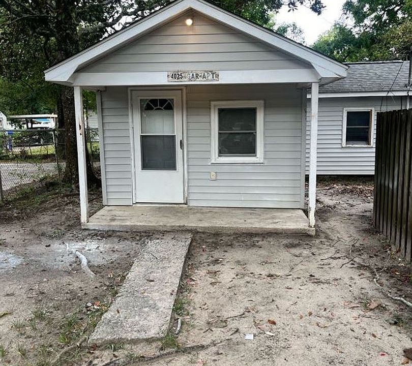 1st image of 4025 Gary Dr Unit B