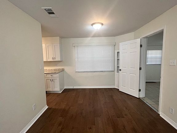 3rd image of 3422 Miami Dr