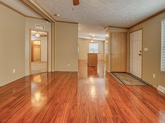 5th image of 404 Sand Creek Cir
