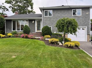 106 Roy St, Massapequa, NY 11758