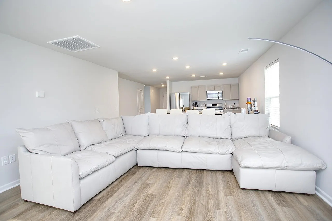 3 bed, 1265 sqft, $1,900 — Photo 4