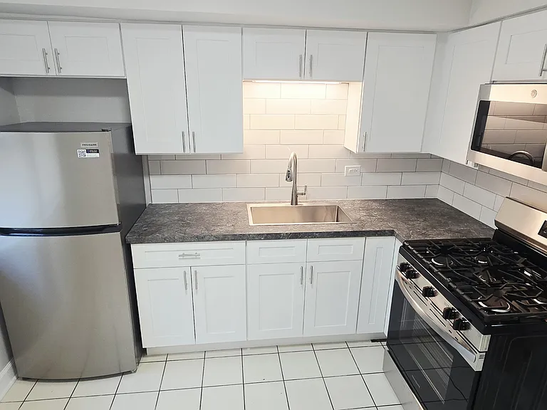 11013 S Lloyd Dr #6 — Photo 2