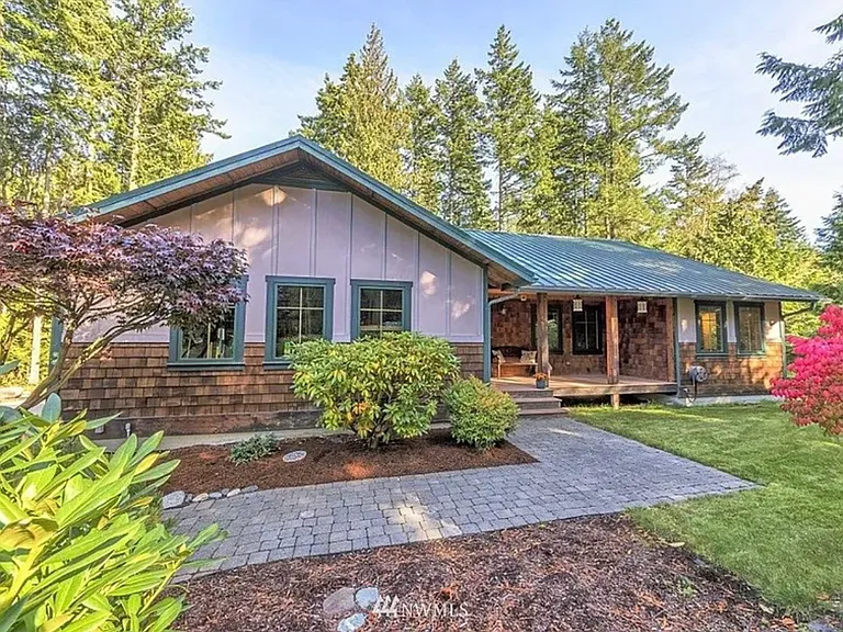 Saddle Dr — Photo 1
