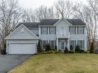 681 Forsythia Dr, Vineland, NJ 08360