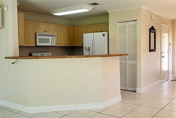 5th image of 8980 NW 38th Dr #11