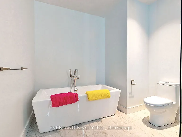 7 Grenville St #6105 — Photo 27