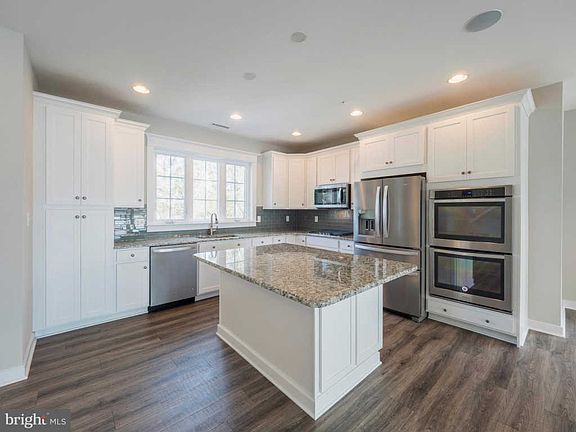 3rd image of 6 Johnsons Glade Ln