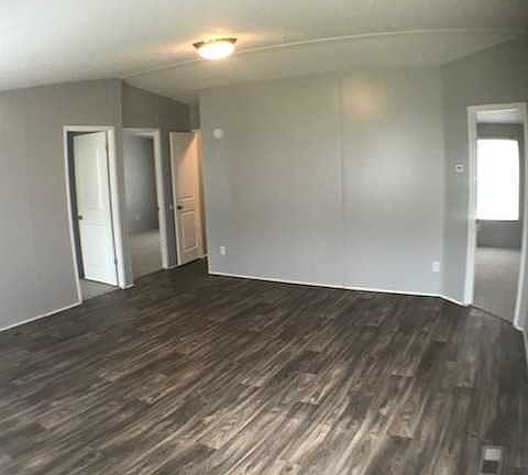 3rd image of 140 Club Dr