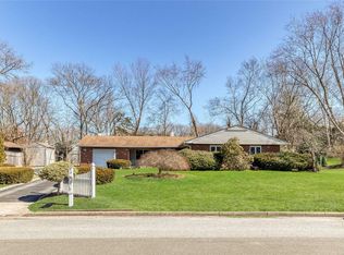 38 Arbor Ridge Ln, South Setauket, NY 11720