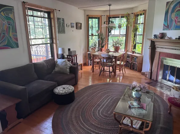 57 Crescent St #2B, Northampton, MA 01060