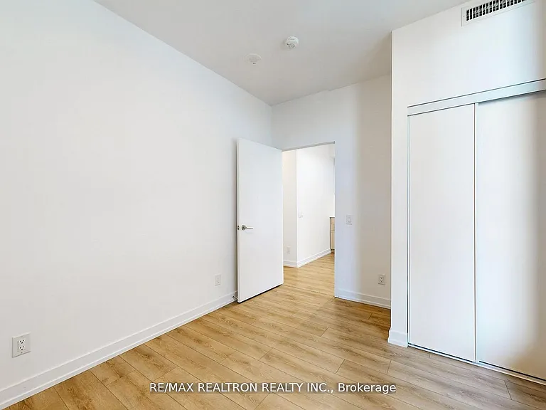 500 Dupont St #301 — Photo 34