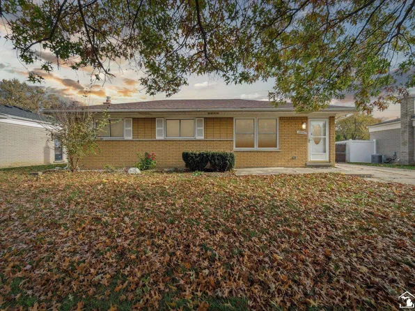 23743 E Fairway Dr, Woodhaven, MI 48183