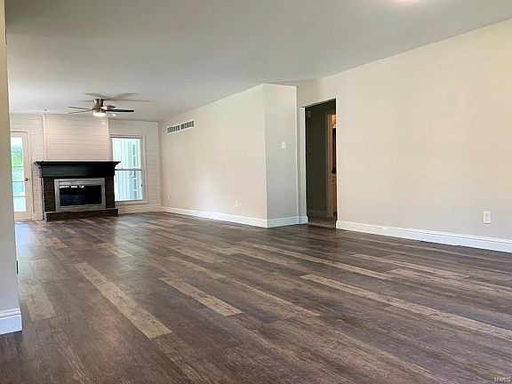 3rd image of 3633 Monsols Dr