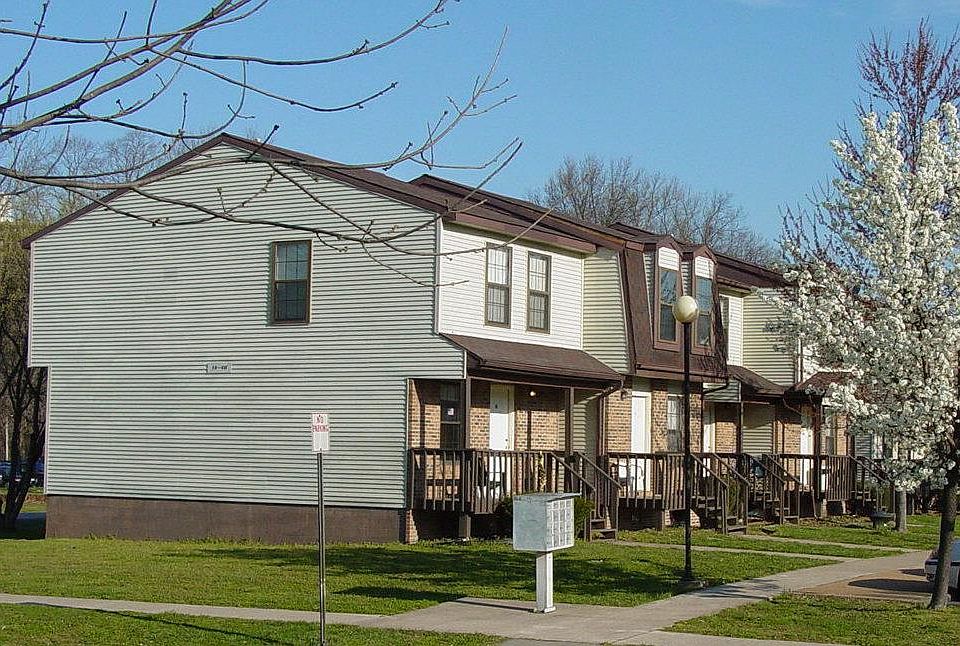 Meadow Ridge Townhomes, 600 E Campus Drive