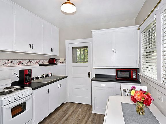 5th image of 1716 6th Street E