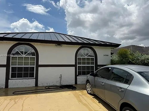 14300 SW 51st St Photo 1