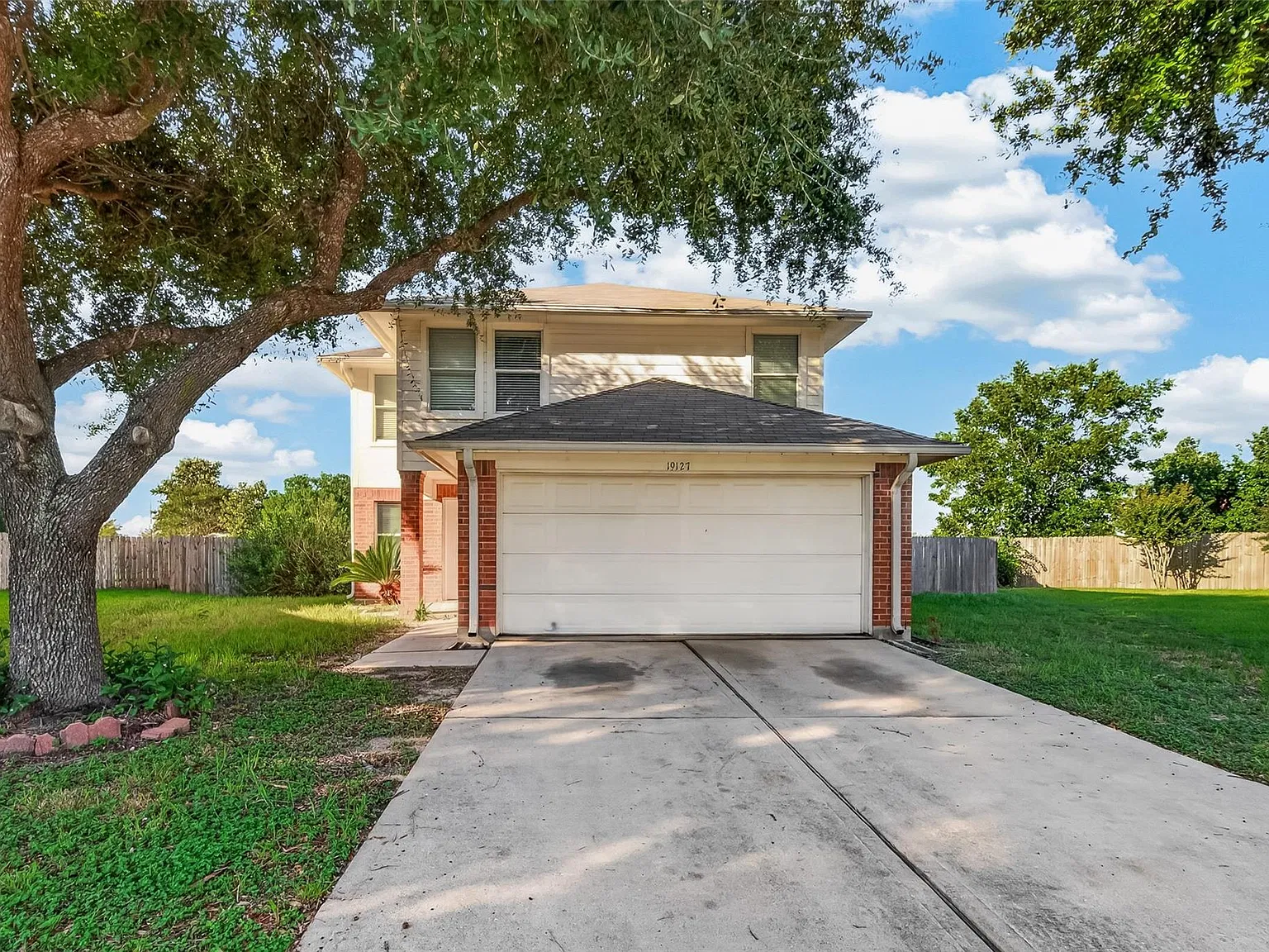 3 bed, 2.5 bath, 1580 sqft, $2,100 — Photo 2