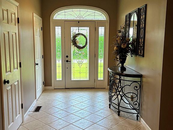 4th image of 101 Bluebird Ln